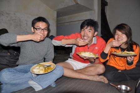 eating with hands